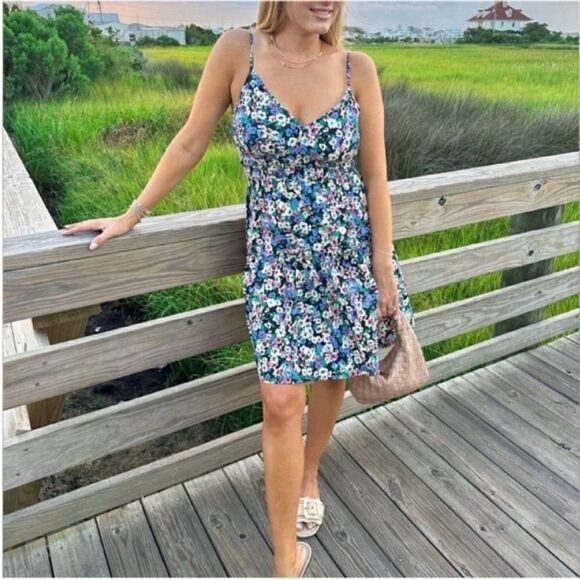 Rails NWT Carmen Wildflower Meadow Floral Dress
Mini Size XS - Picture 2 of 12